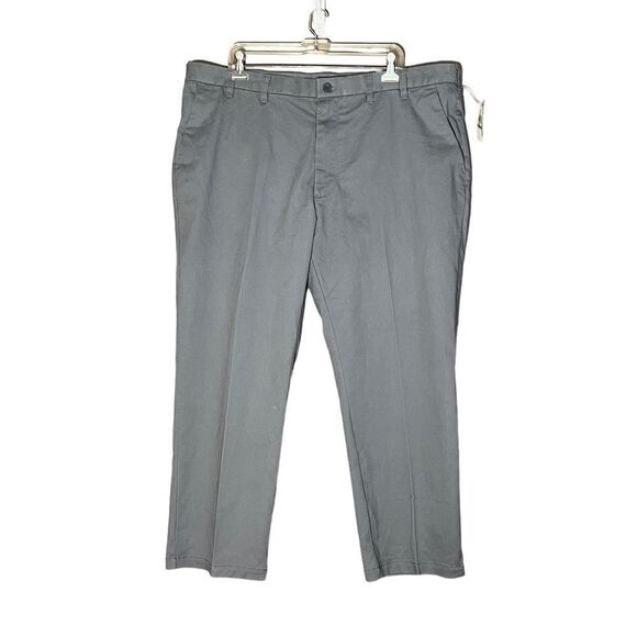 NWT! Izod chinos in smoked Pearl. Size 44x29 - Picture 1 of 9